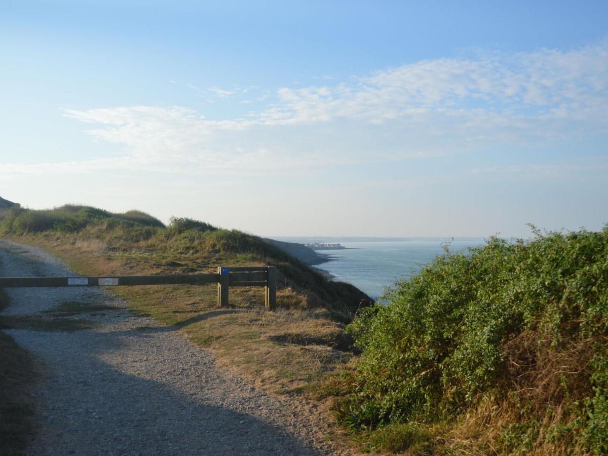 Wonderful Holiday Home In Audinghen With Garden Exteriör bild