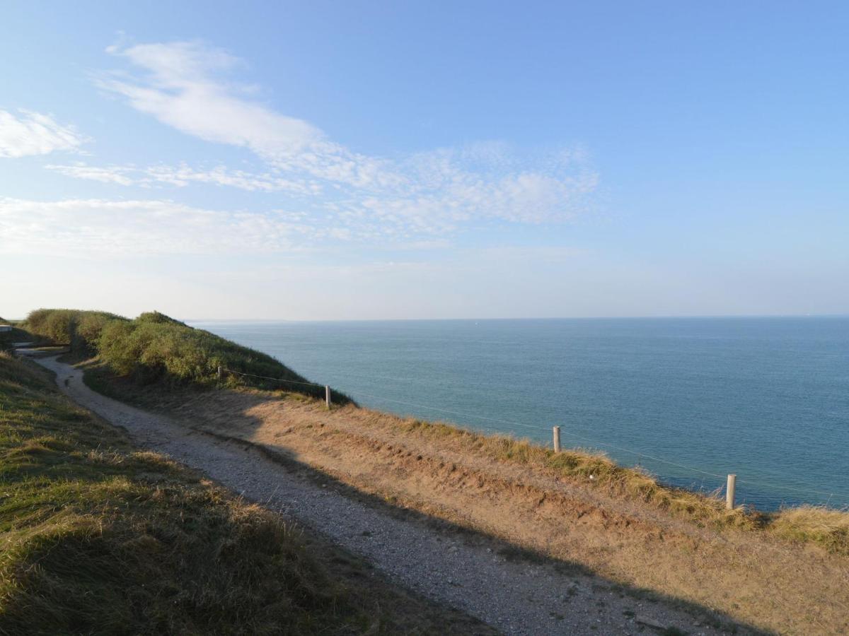 Wonderful Holiday Home In Audinghen With Garden Exteriör bild
