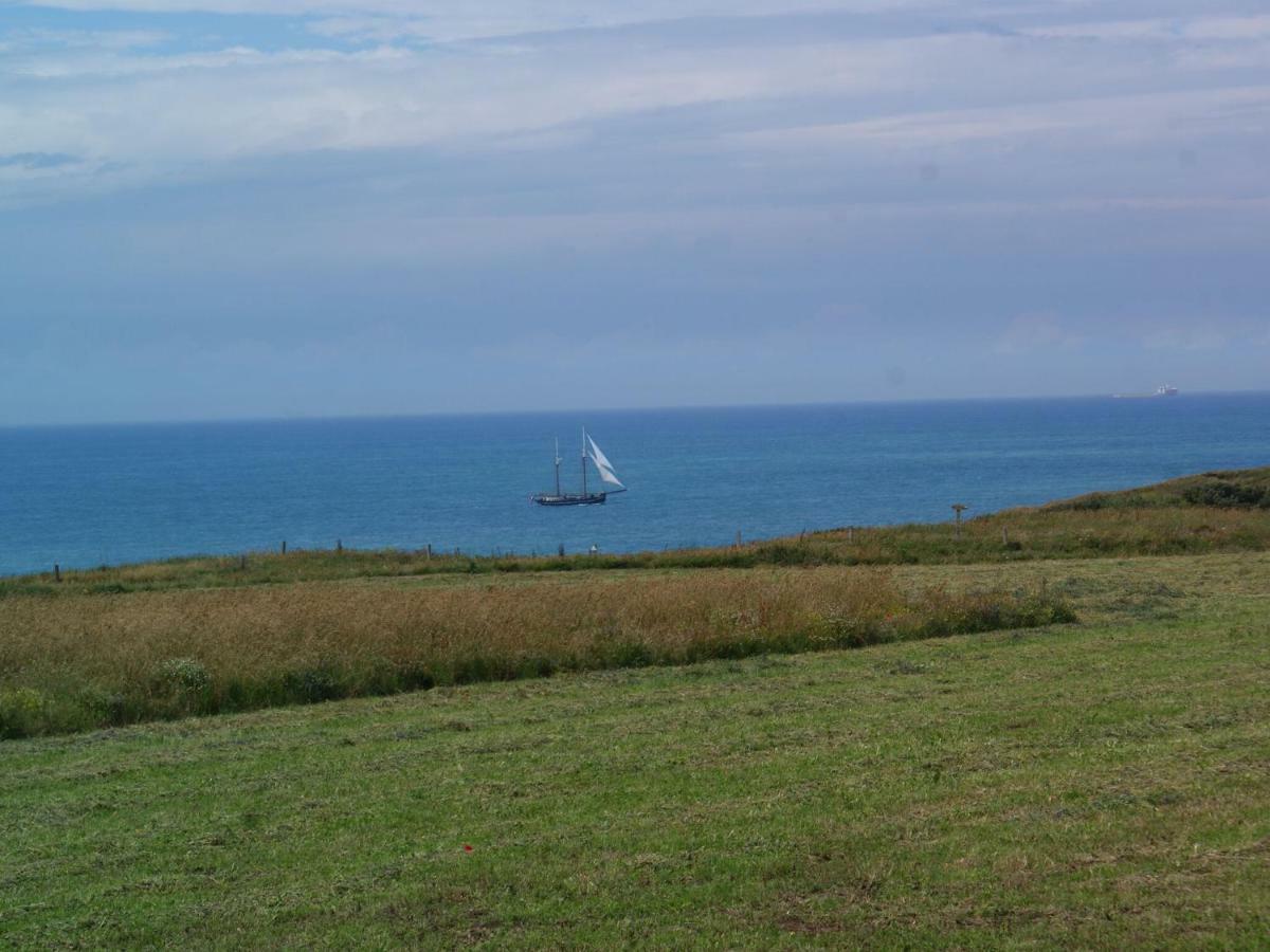 Wonderful Holiday Home In Audinghen With Garden Exteriör bild